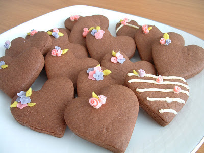 çiçekli kalpli kurabiyeler