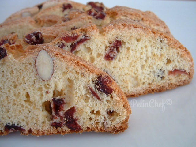 yaban-mersinli-bademli-biscotti